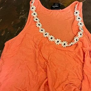Tank top, peach with daisy on top, (M) women